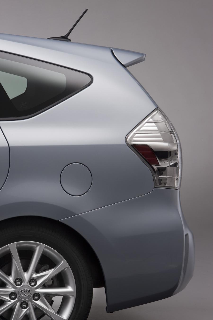  Toyota Prius V 2011 года  (фото 9 из 208)